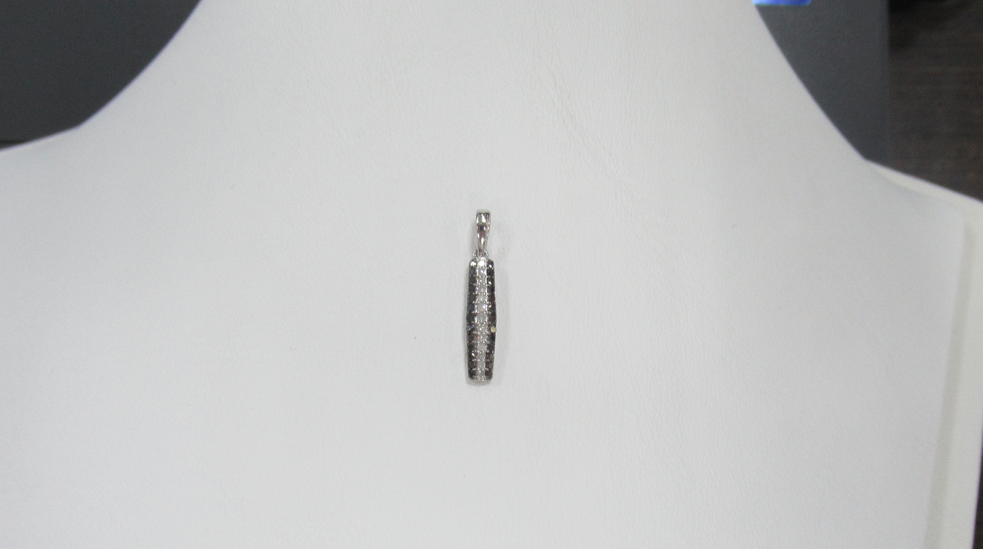 Серебряная подвеска с бриллиантами